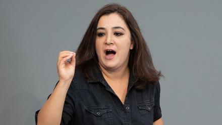 Die Linken-Abgeordnete Gökay Akbulut will den Arbeitskreis auch zur Anlaufstelle für diejenigen im Bundestagsbetrieb machen, die selbst rassistische Angriffe erleben.
