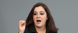 Die Linken-Abgeordnete Gökay Akbulut will den Arbeitskreis auch zur Anlaufstelle für diejenigen im Bundestagsbetrieb machen, die selbst rassistische Angriffe erleben.