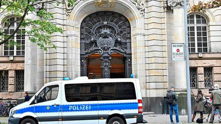 Im Gebäude des Kriminalgerichts Moabit hat der Prozess um den Mord im Kleinen Tiergarten begonnen. 