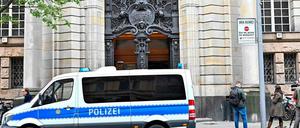 Im Gebäude des Kriminalgerichts Moabit hat der Prozess um den Mord im Kleinen Tiergarten begonnen.