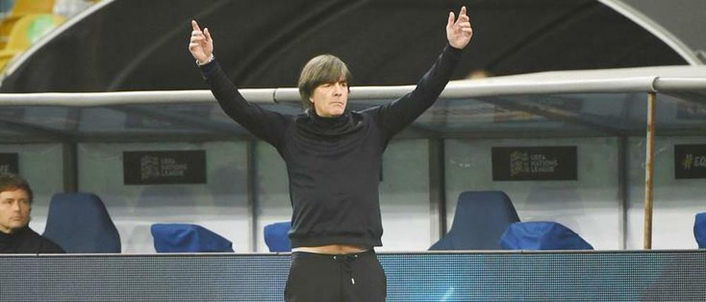 Arme hoch, Bauch frei. Joachim Löw durfte mal wieder einen Sieg seines Nationalteams bejubeln.
