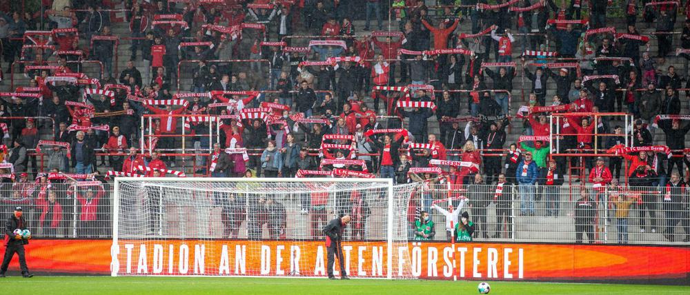 Stimmung an der Alten Försterei? Bestens. Gesundheit? Man wird sehen. Strafe? Keine.