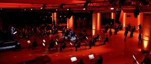 The World To Come. Dirigent Gijs Leenaars, Rundfunk-Sinfonieorchester und Rundfunkchor während der für die Konzertinstallation.