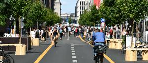 Zumindest bei gutem Wetter konnte die „neue“ Friedrichstraße so manchen Spaziergänger anziehen. 