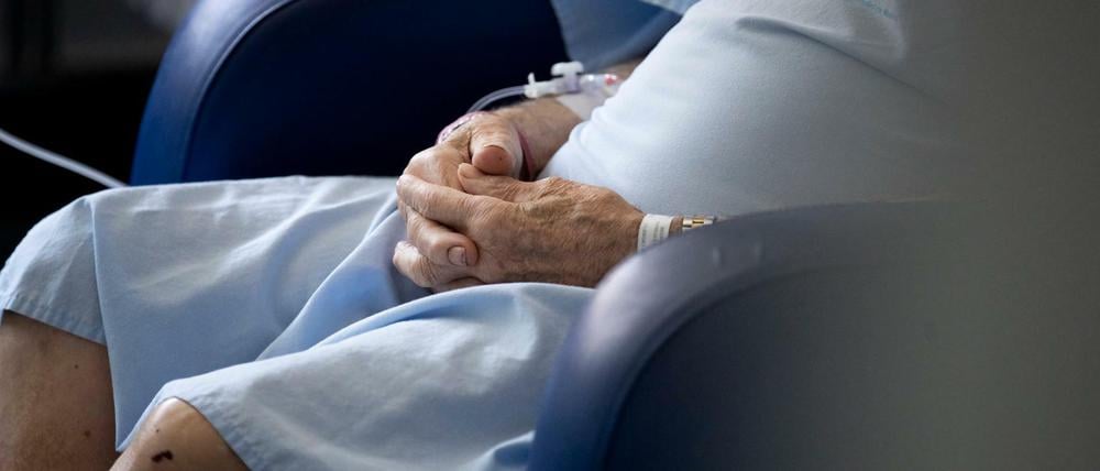 Gäste verboten: Ohne Besuch kann es schnell einsam werden im Krankenzimmer.