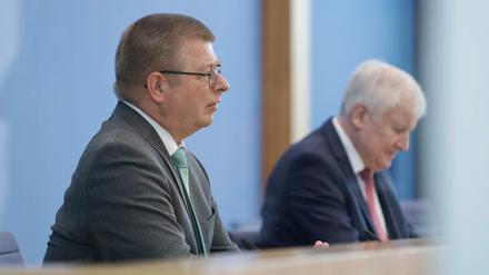Verfassungsschutz-Chef Thomas Haldenwang warnt vor russischer Desinformation über Corona.