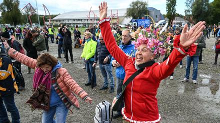 Querdenken-Demonstranten in Bewegung.