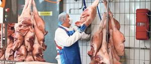 Eine Million schlachtreife Schweine, so befürchten die  Bauern, könnten Ende des Jahres in den Ställen stehen, weil zu wenig geschlachtet wird. 
