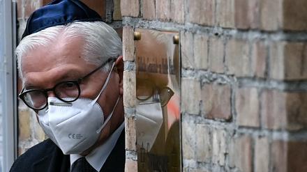 Bundespräsident Frank-Walter Steinmeier an der Synagoge in Halle/Saale