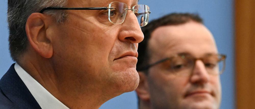 RKI-Chef Lothar Wieler und Gesundheitsminister Jens Spahn hatten am Donnerstag ungute Corona-Neuigkeiten.