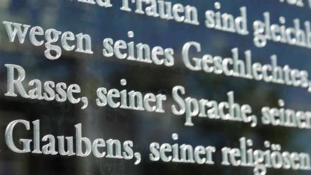 Die Begründung der Straßenbaufirma verstößt gegen das Grundgesetz.