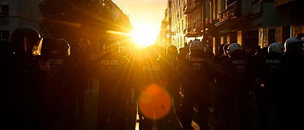 Sonnenaufgang in Berlin-Friedrichshain, am Rande der Liebig34-Räumung.