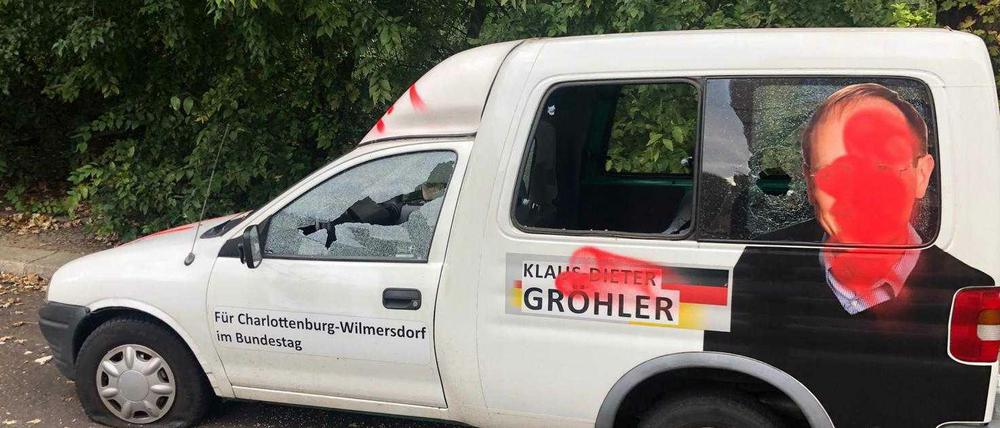 Das zerstörte Fahrzeug des CDU-Politikers.