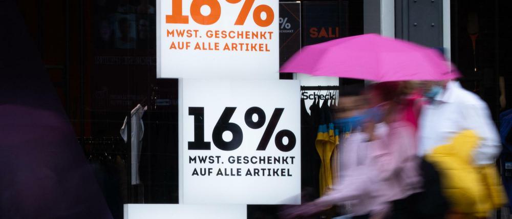 Statt die Mehrwertsteuer zu senken, muss jetzt Firmen gezielt geholfen werden.
