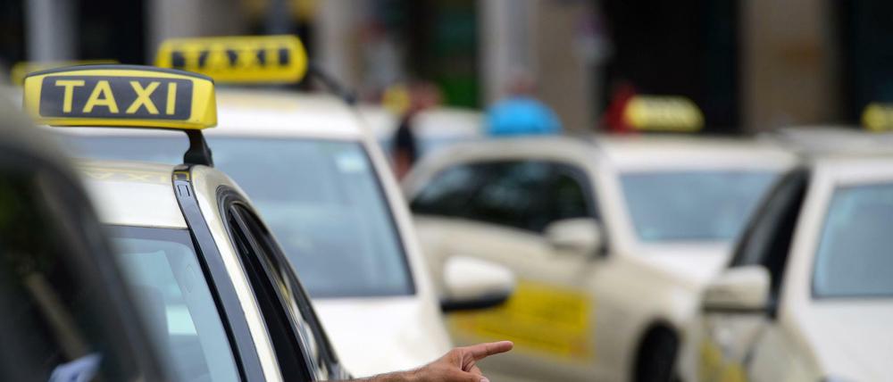 Im September gab es eine Einigung im Taxi-Streit am BER. (Symbolbild)