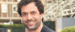 Schauspieler Kai Schumann, 44, hat einen syrischen Vater, den er nie kennenlernte. Er erlebte Rassismus in der DDR und schloss sich nach 1989 der Antifa an. Mit der am Mittwoch (19 Uhr 25) startenden Staffel endet die ZDF-Vorabendserie „Heldt“. 