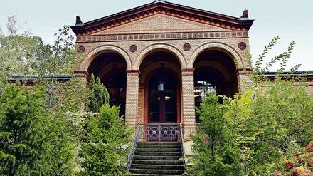 Seit zehn Jahren beschäftigen sich Politiker mit dem ehemaligen Friedhof. Passiert ist bislang nichts.