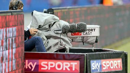Ob Sky am Wochenende Bilder von der Bundesliga wird zeigen können? Die DFL ist zuversichtlich.