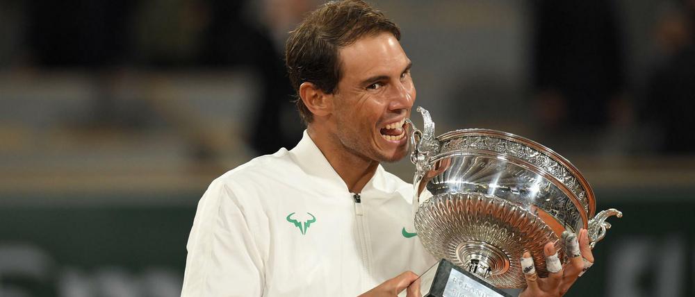 Das schmeckt ihm. Rafael Nadal nach seinem Sieg in Paris.