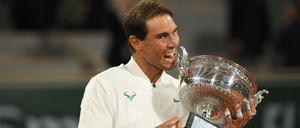 Das schmeckt ihm. Rafael Nadal nach seinem Sieg in Paris.