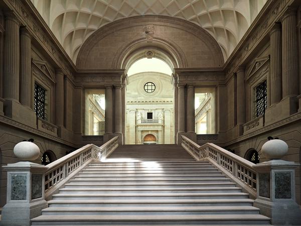 Treppenaufgang zum Foyer der Staatsbibliothek unter den Linden.