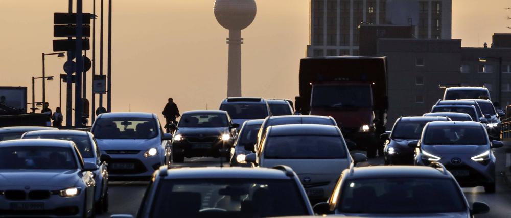 Hunderttausende sind täglich per Auto in Berlin unterwegs. Vor allem, weil sie es schon immer so gemacht haben, sagt Meike Jipp. 