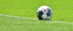 Ob der Ball am Wochenende auch im Fernsehen rollt, ist zumindest ein bisschen fraglich.