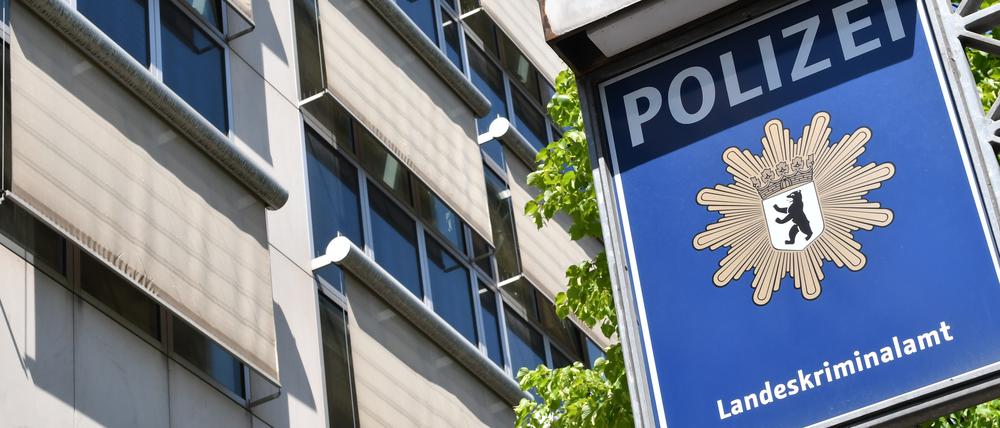 Der Staatsschutz beim Landeskriminalamt (LKA) hat eine E-Mail an alle Mitarbeiter verschickt und bittet um Hinweise. 