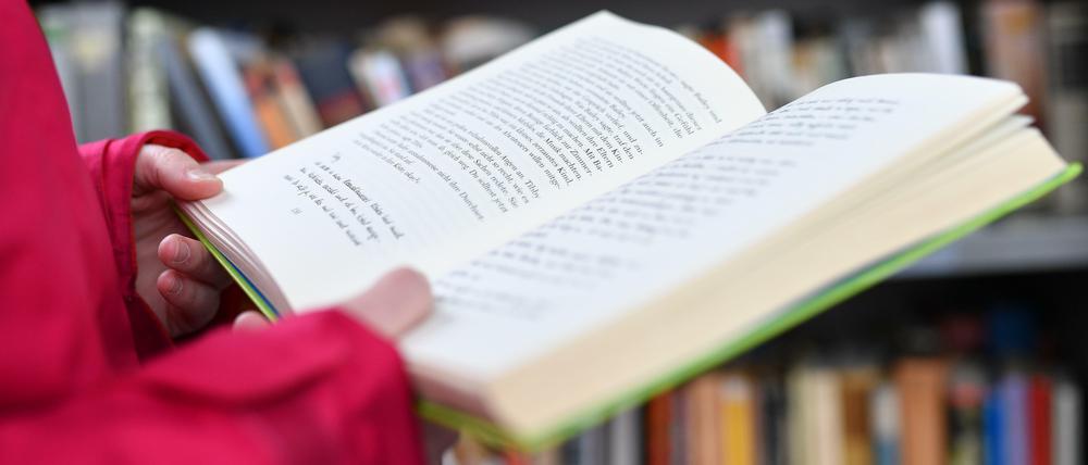 Gelesen wird immer, auch in Pandemie-Zeiten. Die Frankfurter Buchmesse verzichtet jedoch dieses Mal auf Publikum.