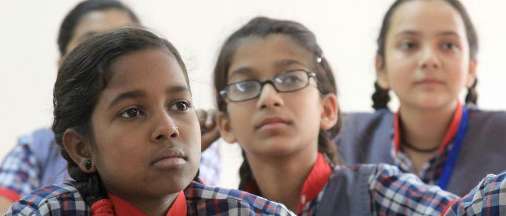Schülerinnen im indischen Noida, Uttar Pradesh. ,