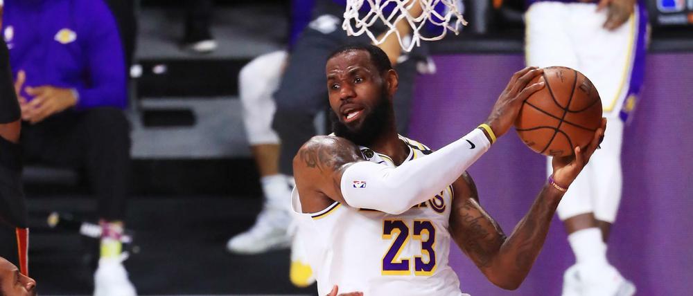 Der ewige LeBron. Der Basketball-Superstar dominiert das Spiel auch mit fast 36 Jahren noch.