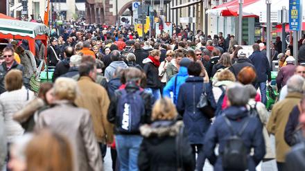 Fußgängerzone einer deutschen Innenstadt.