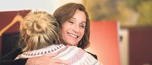 Gesangs-Domina Kate (Kristin Scott Thomas) mobilisiert ihren Frauenchor.