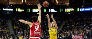 Ein Monster an Effizienz. Marcus Eriksson (rechts) hat eine ausgezeichnete Wurftechnik und nutzt die Energie optimal. 