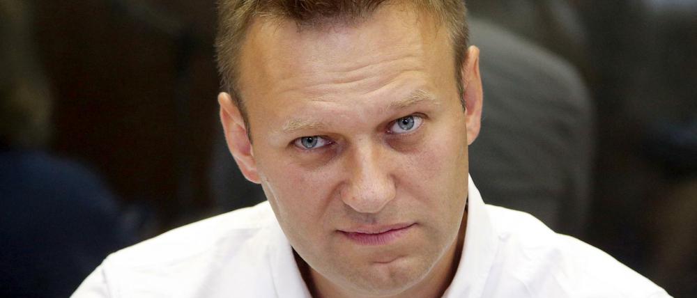 Kreml-Kritiker Alexej Nawalny befindet sich auf dem Weg der Besserung, die EU hat nun Sanktionen beschlossen.