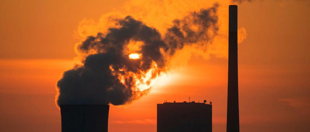 Die Corona-Beschränkungen haben weltweit zu einem deutlichen Rückgang beim Ausstoß des Treibhausgases Kohlendioxid geführt.