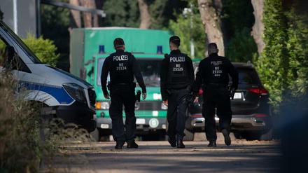 Im Haus von Clanchef Arafat Abou-Chaker auf seinem Grundstück in Kleinmachnow fand eine Großrazzia statt. Dabei wurden auch Notizen fotografiert, die den Prozess betreffen sollen.
