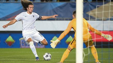 Der Franzose Mattéo Guendouzi (weißes Trikot) wird Hertha gegen Stuttgart fehlen.