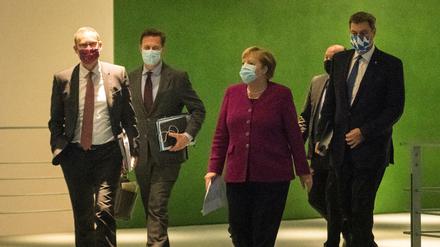 Bundeskanzlerin Angela Merkel mit den Länderchefs. 