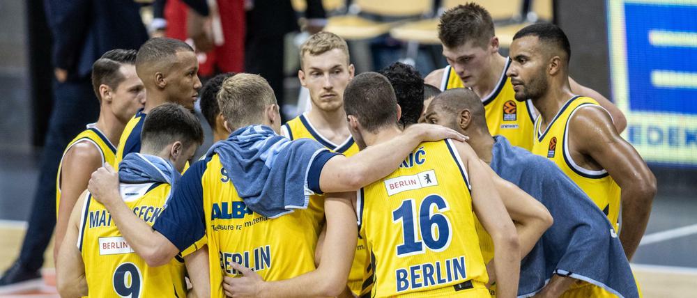 Die Profis von Alba Berlin werden regelmäßig getestet, nun gab es den ersten positiven Befund.