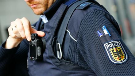 Wie genau eine Unterstützung der Bundespolizei aussehen könnte, bedarf der weiteren Absprache mit dem Bund.