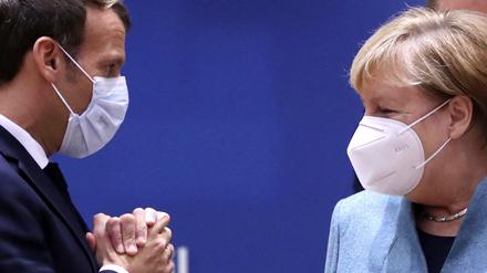 Emmanuel Macron (l), Präsident von Frankreich und Angela Merkel, Bundeskanzlerin von Deutschland, beim EU-Gipfel in Brüssel.