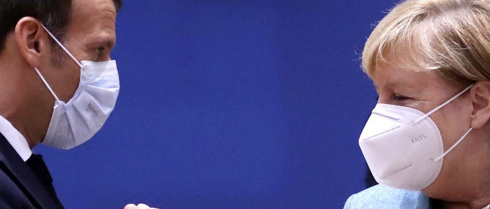 Emmanuel Macron (l), Präsident von Frankreich und Angela Merkel, Bundeskanzlerin von Deutschland, beim EU-Gipfel in Brüssel.