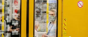 95 Prozent der Fahrgäste tragen in Zügen und Bussen der BVG eine Maske.