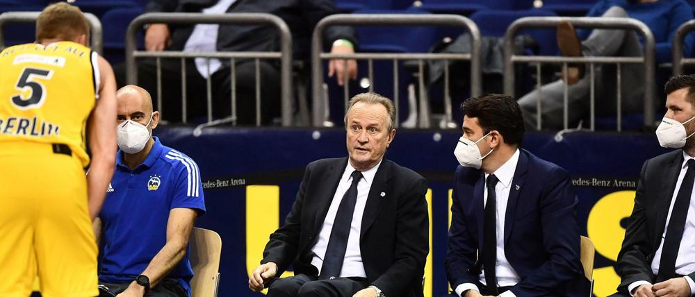Trotz umfangreicher Sicherheitsmaßnahmen haben sich bei Alba Berlin sechs Teammitglieder mit dem Coronavirus infiziert.