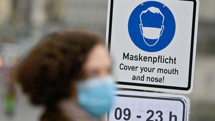 An belebten Plätzen in München gilt bereits eine Maskenpflicht im Freien.