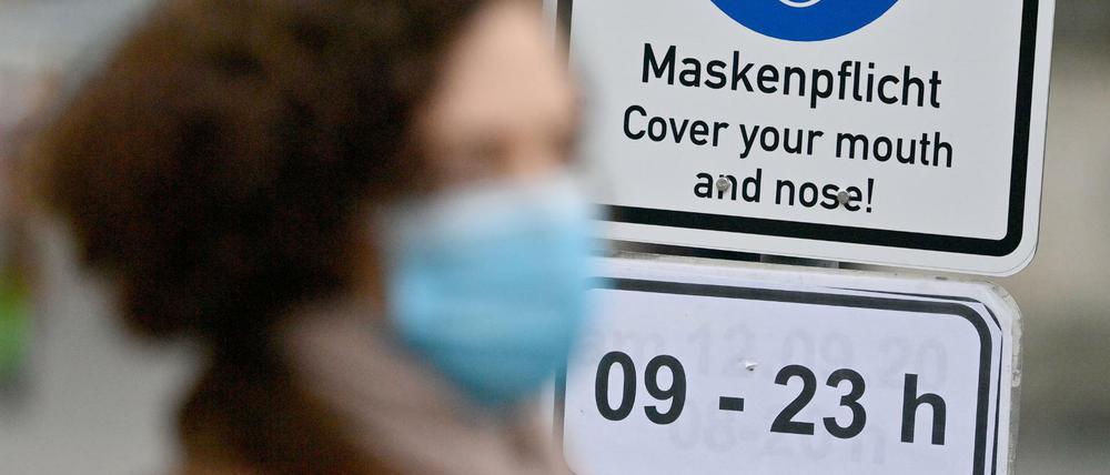 An belebten Plätzen in München gilt bereits eine Maskenpflicht im Freien.