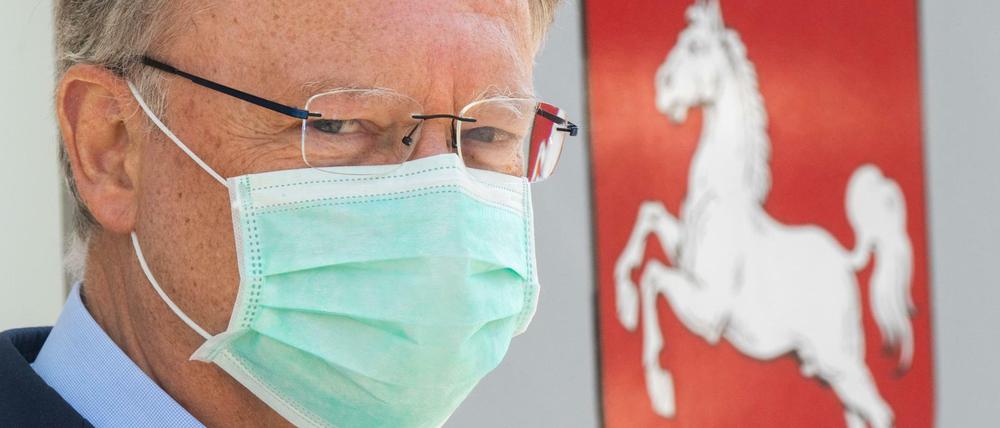 Niedersachsens Ministerpräsident Stephan Weil (SPD) fordert vom Bund eine andere Verteilung der Corona-Kosten.