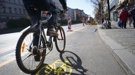 Autos gegen Radler gegen Fußgänger: Der Kampf ums Straßenland wird in Berlin immer härter geführt. 