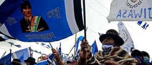 Unterstützer der MAS bei einer Abschlusskundgebung.